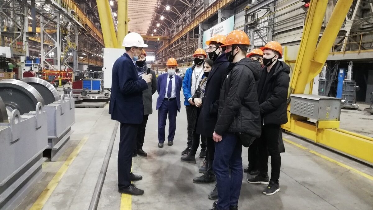 «Уральские локомотивы» приняли на стажировку студентов Российского университета транспорта sinara-group.com