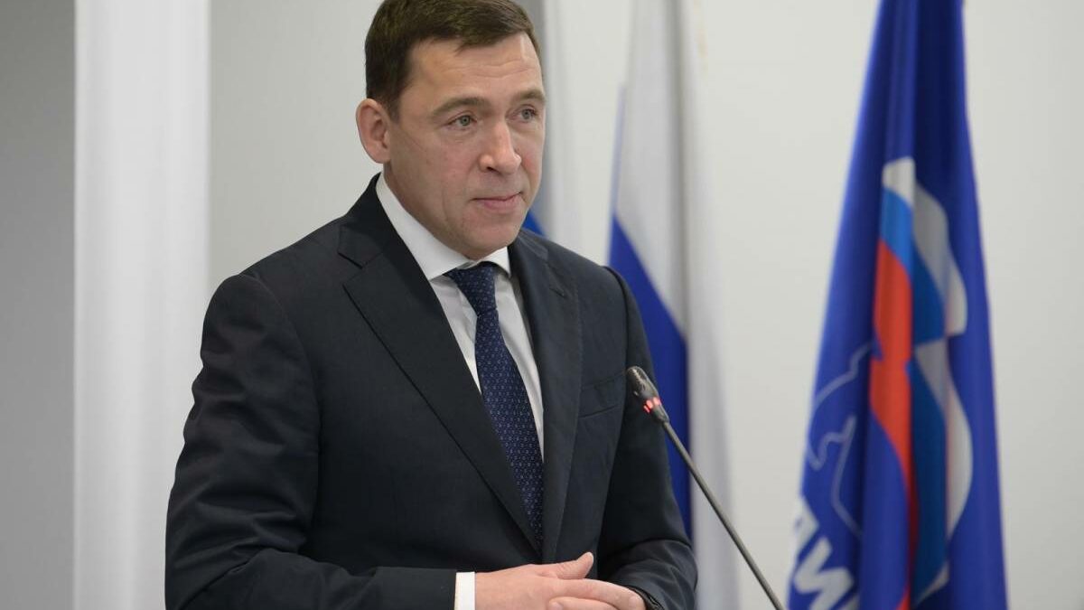 22 января глава региона Евгений Куйвашев избавился от приставки и. о., возглавив свердловское отделение «Единой России» официально. По мнению экспертов, в слиянии партийной и государственной вертикалей власти нет ничего удивительного, это стало уже общероссийским трендом. А вот кадровые перестановки в руководстве СРО ЕР должны заставить задуматься конкурентов Куйвашева на грядущих выборах главы региона.