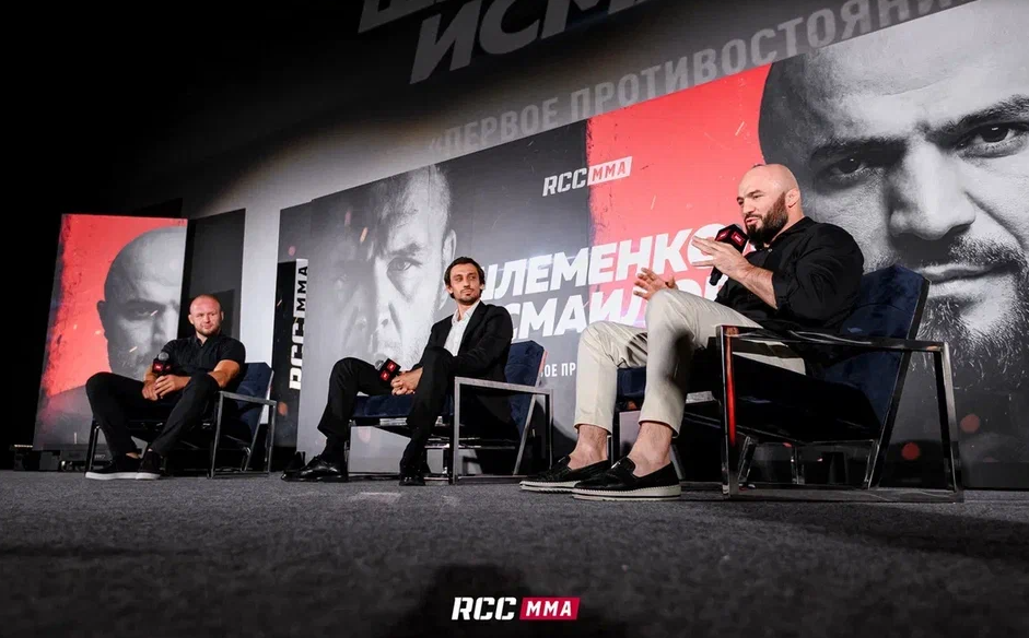 Спортивная красная дорожка и звезды мирового ММА: в Екатеринбурге состоялась премьера фильма о противостоянии Шлеменко и Исмаилова пресс-служба РМК