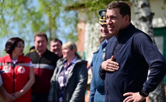 Евгений Куйвашев поручил властям обеспечить усиленную профилактику пожаров