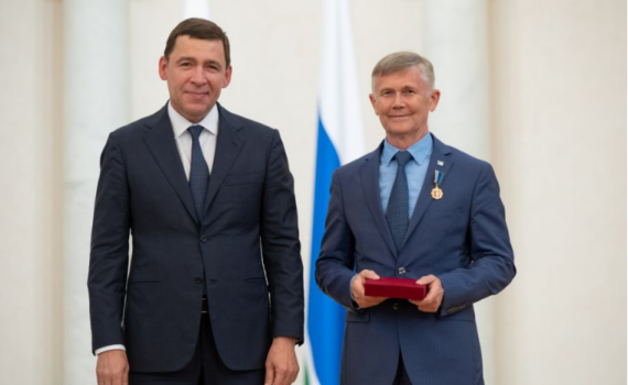 Куйвашев поблагодарил выдающихся уральцев за вклад в развитие области и вручил госнаграды