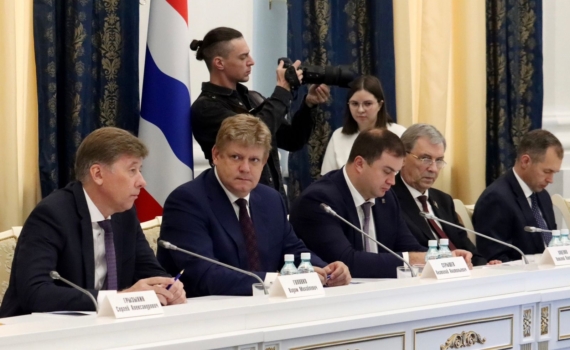 Полпред Анатолий Серышев и губернатор Владимир Мазур обсудили развитие туризма в СФО Полпред Анатолий Серышев и губернатор Владимир Мазур обсудили развитие туризма в СФО